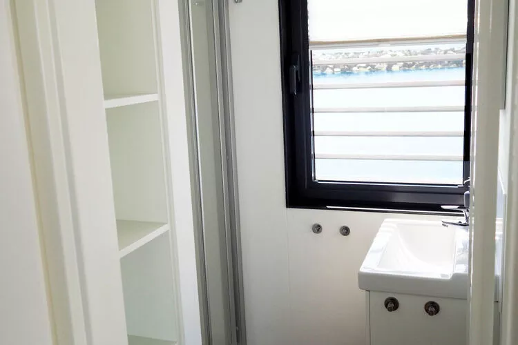 Hausboot Family & Friends mit Hund LP 8 / 3 Personen-Bathroom