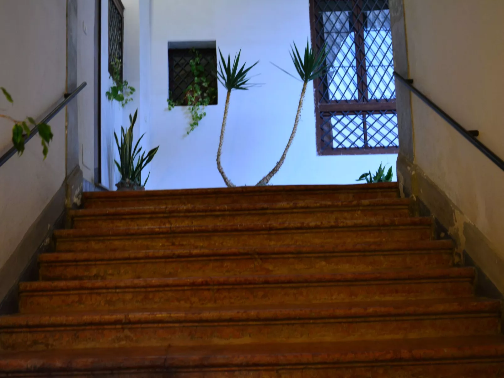 Mit Privatparkplatz-Drinnen