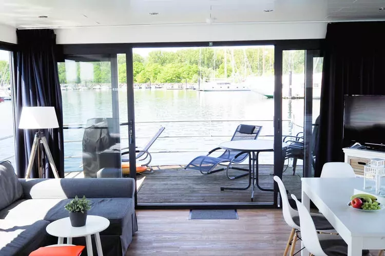 Hausboot Family & Friends mit Hund LP 8 / 4 Personen-Living room