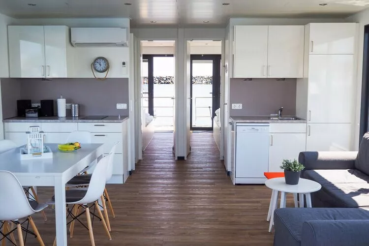 Hausboot Family & Friends mit Hund LP 8 / 4 Personen-Kitchen