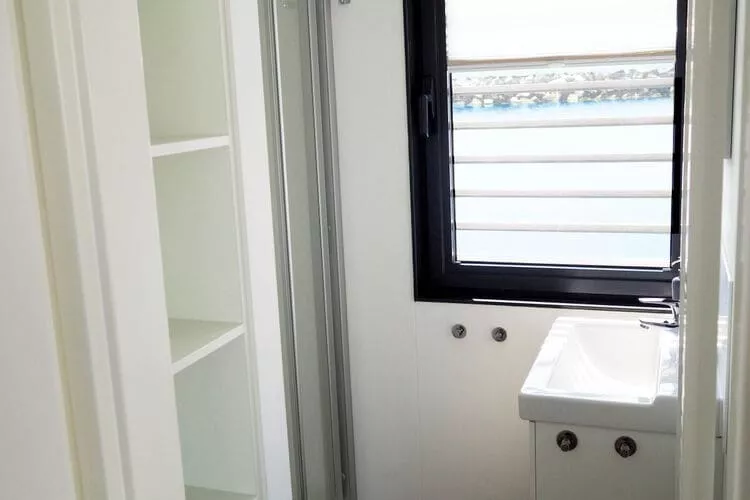 Hausboot Family & Friends mit Hund LP 8 / 4 Personen-Bathroom