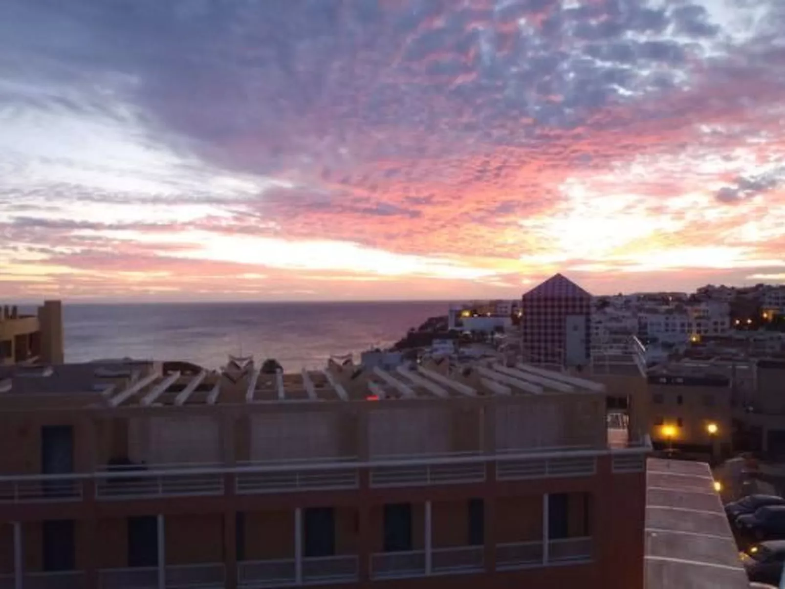 Schöne Wohnung mit Sonnenterrasse und Meerblick-Dehors