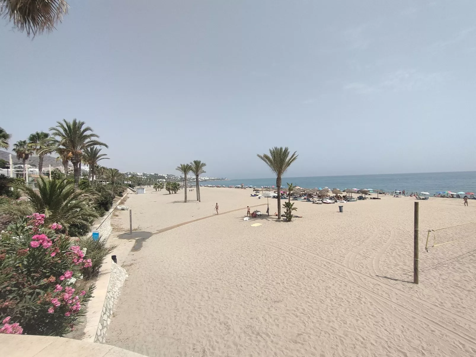 "La Invincible Moja" (Die unbesiegbare Moja)-Outside