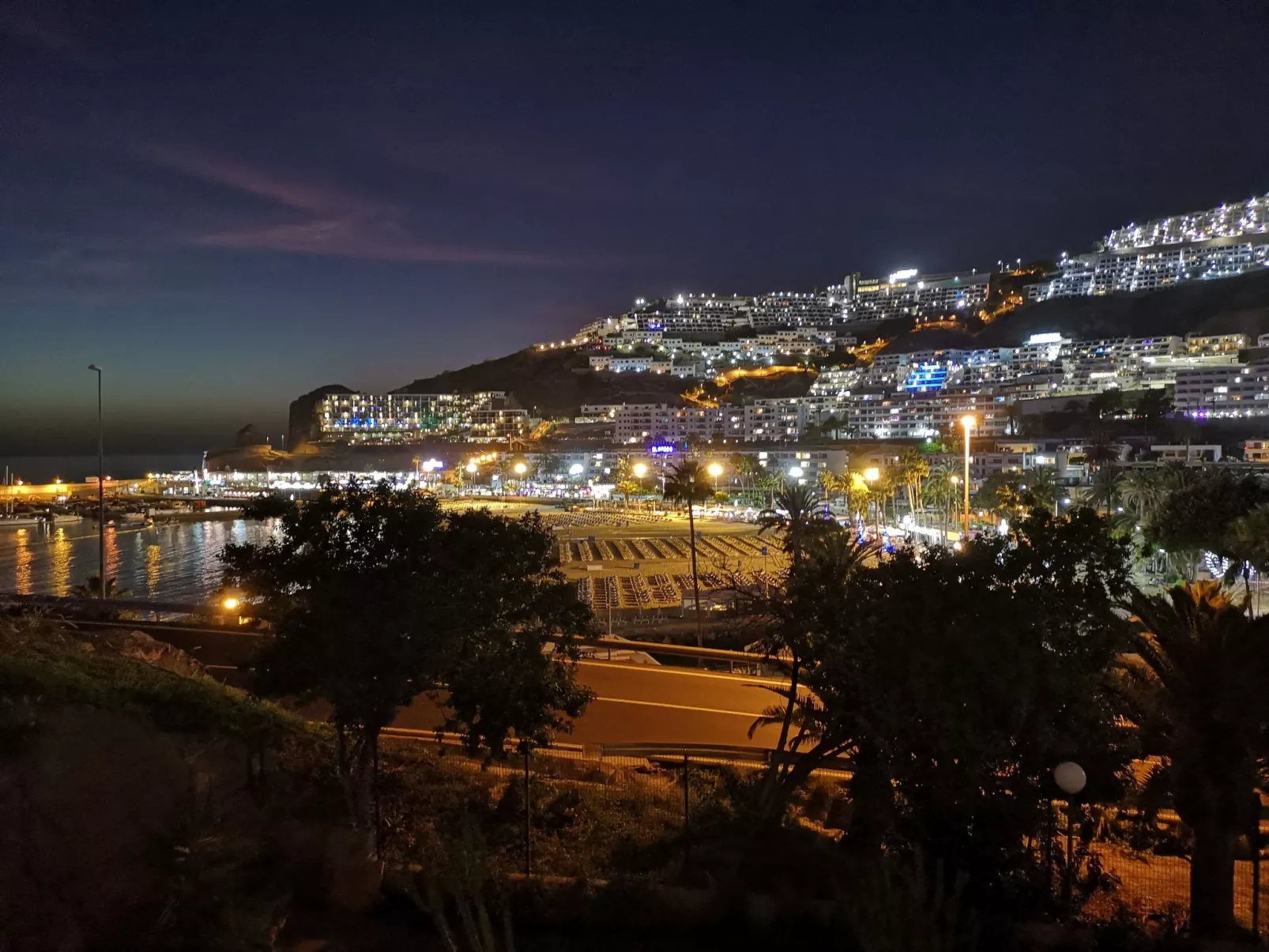 Schöne und romantische Aussichten bei Tag und Nacht-Outside