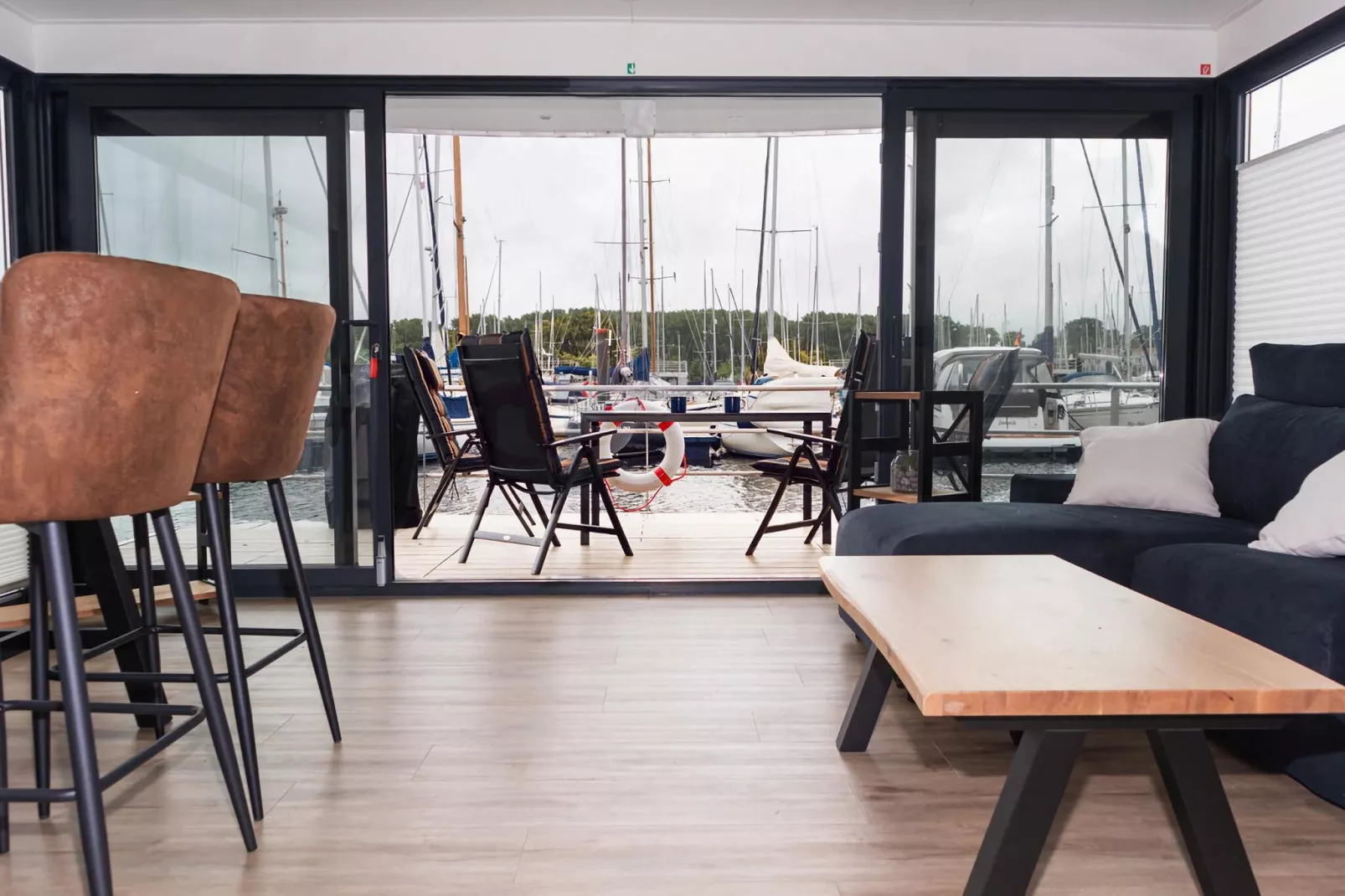 Hausboot Family & Friends mit Hund LP 10 / 3 Personen-Living room