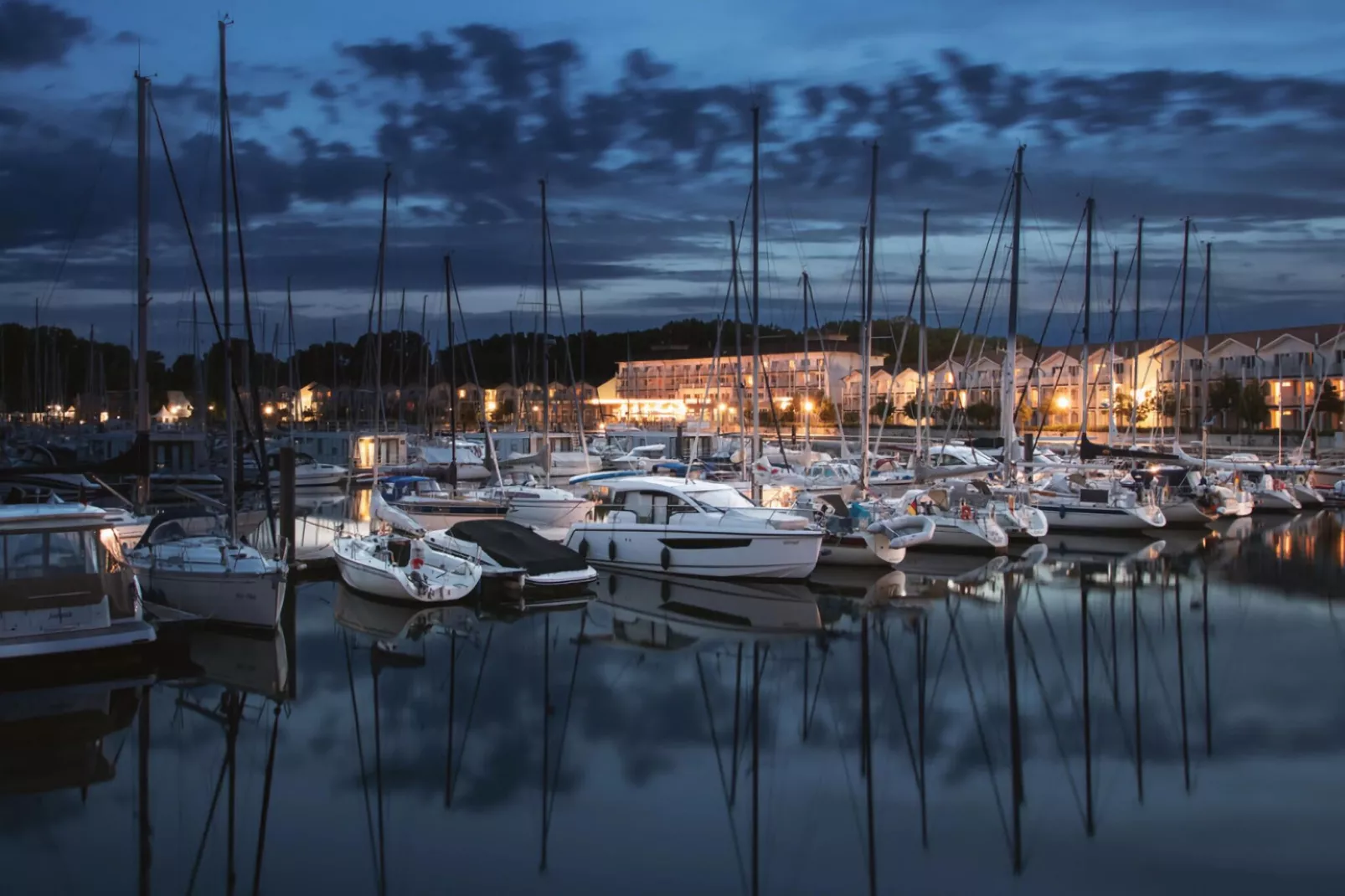 Hausboot Family & Friends mit Hund LP 10 / 3 Personen-Areas summer 5km