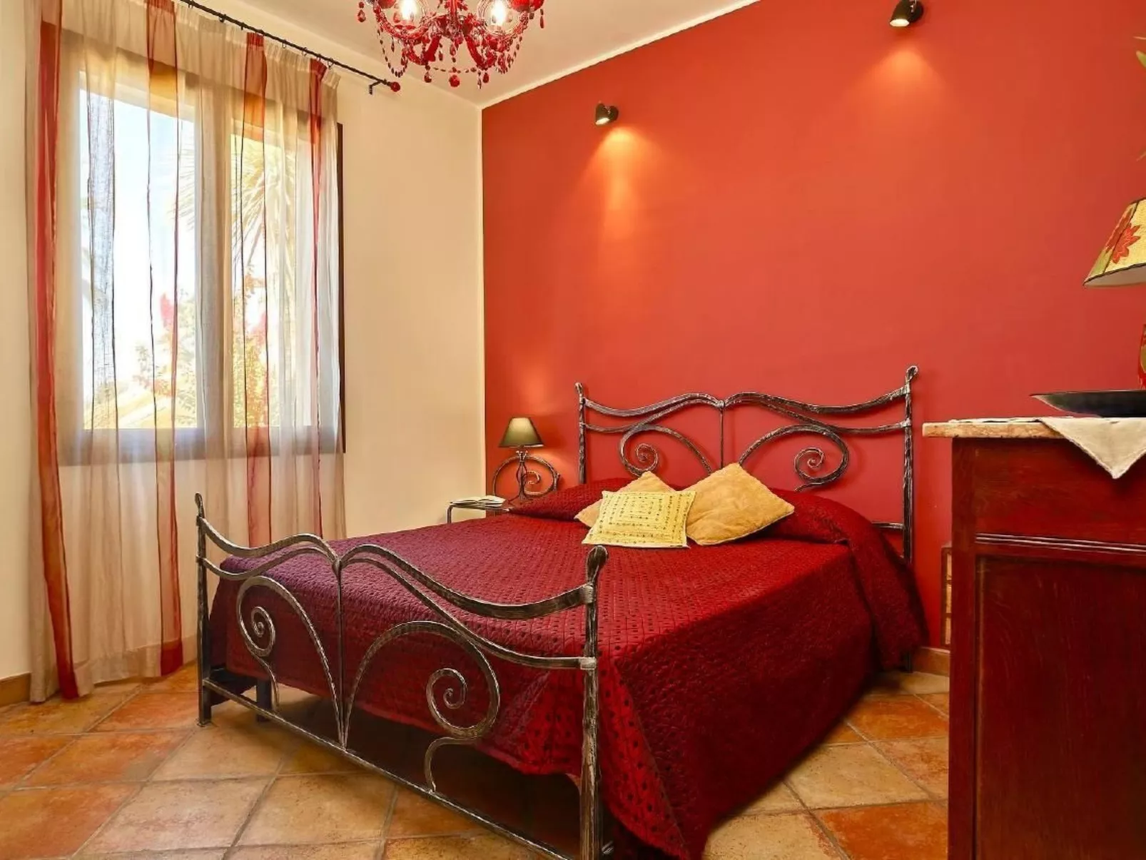 In Castelvetrano mit Gepflegtem Garten-Inside