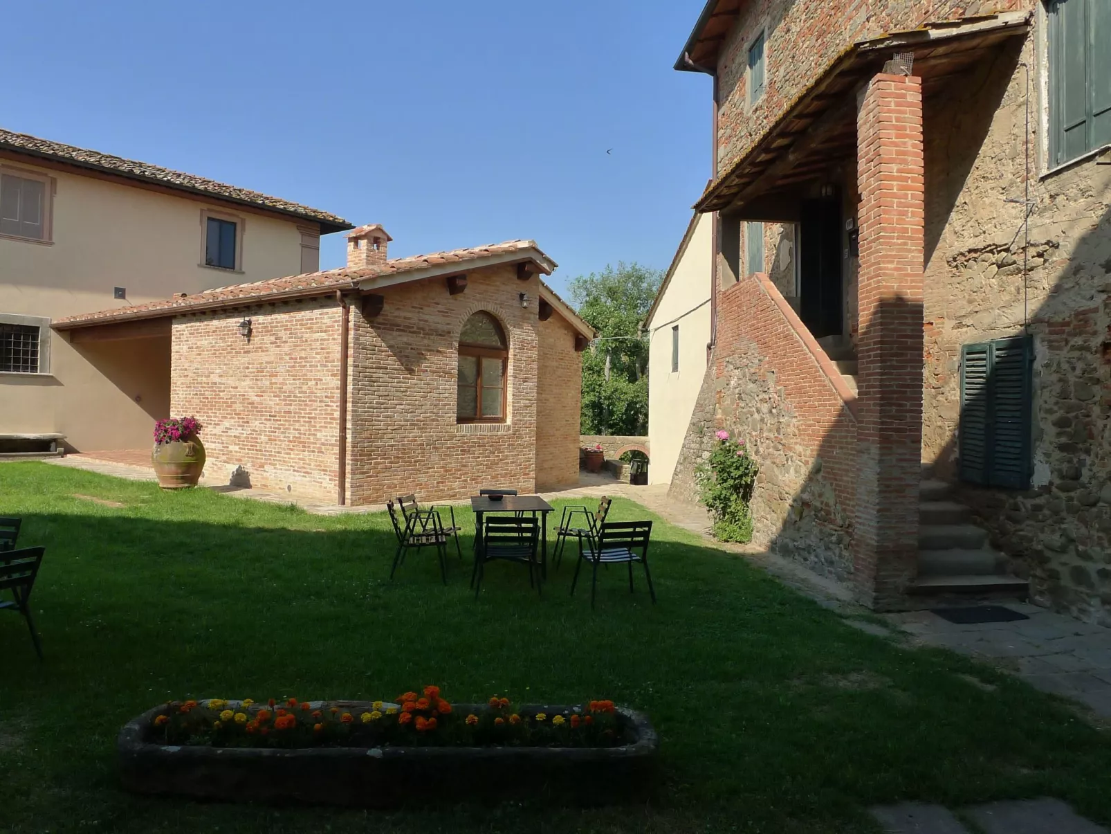 Schönes Apartment mit 2 Schlafzimmern und 2 Bädern-Outside