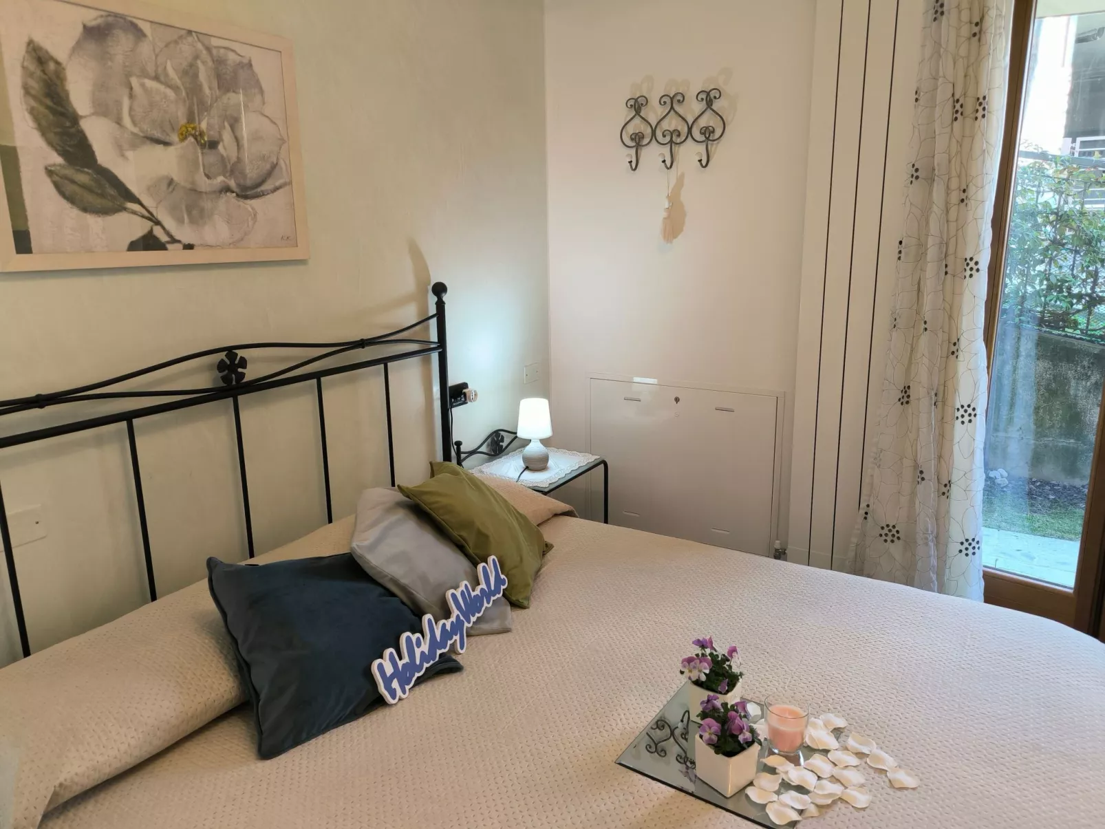 Sweet Awakening von Holiday World-Inside