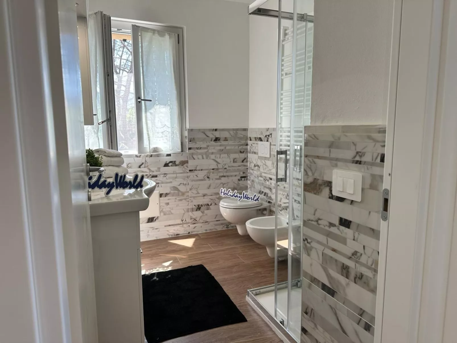 Oltre il Mare von Holiday World-Drinnen