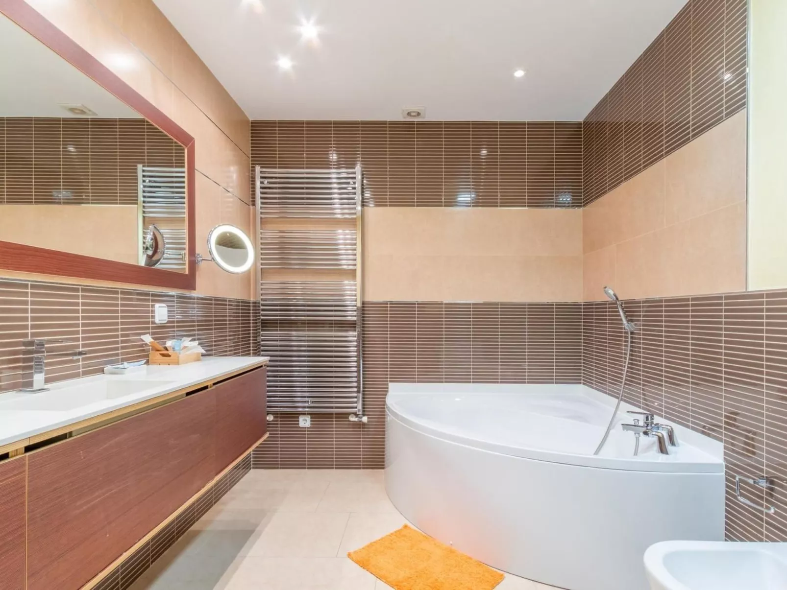 Haus mit privatem Pool, Garten und privatem Parkplatz-Inside