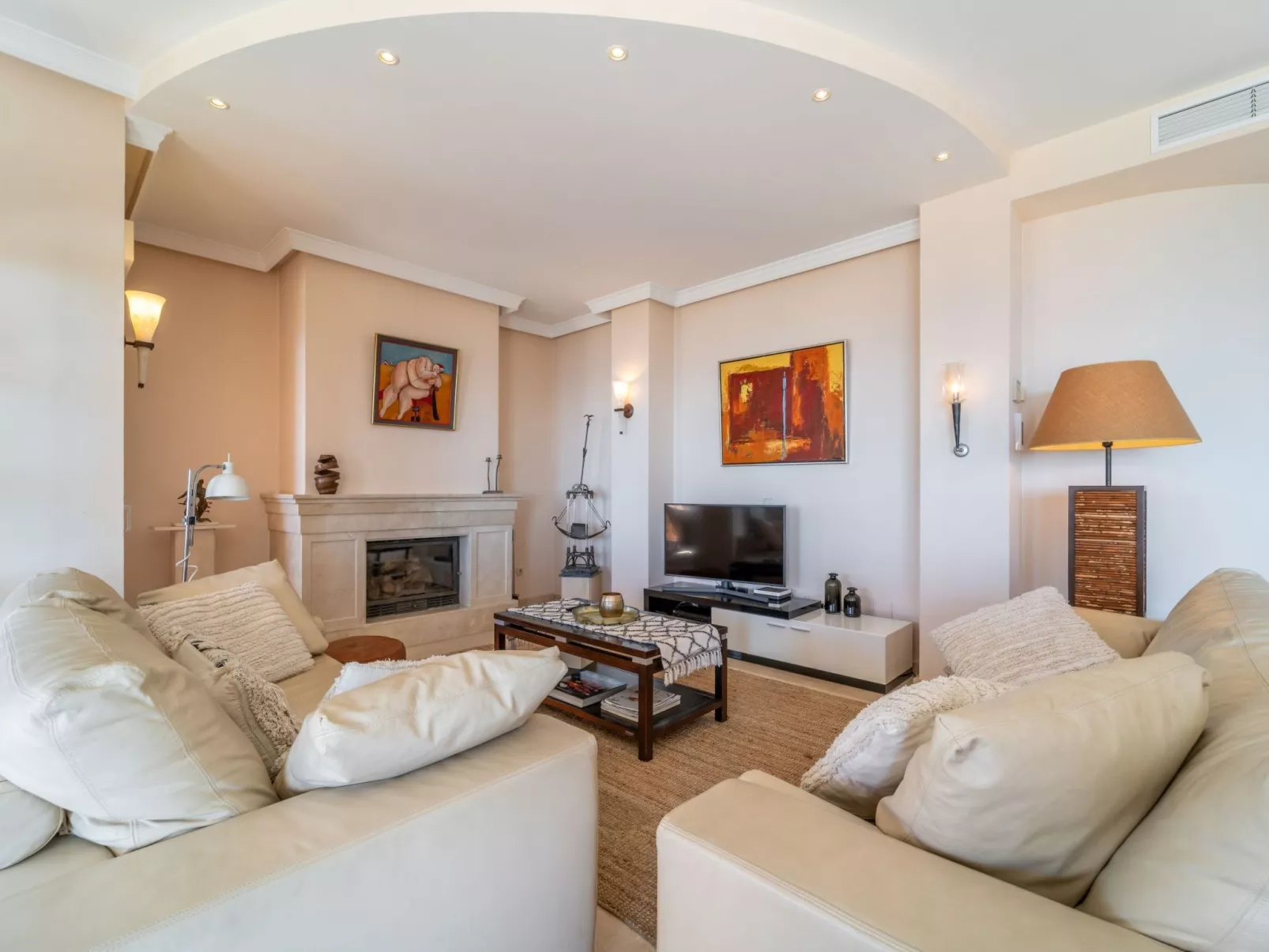 Luxuriöse Villa mit beheiztem Pool und Whirlpool-Image-tags.info