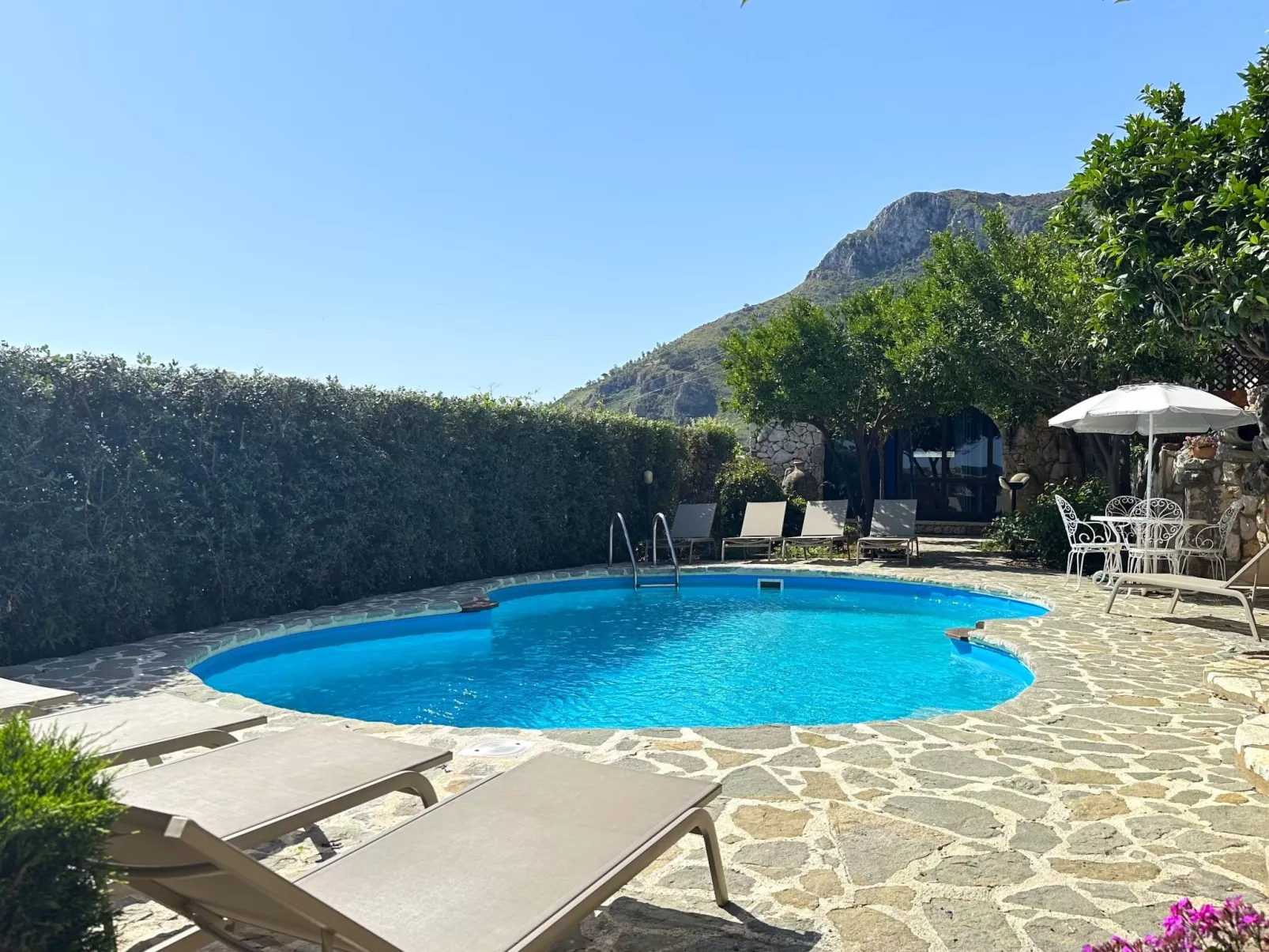 Studio-Wohnung "P Melograno" mit Pool-Dehors