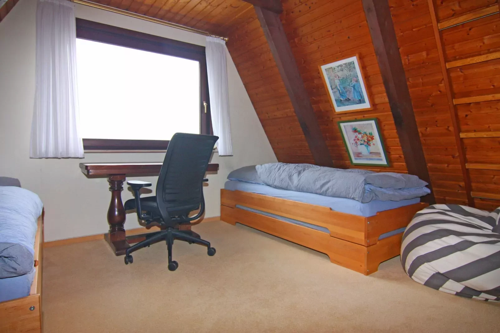 Nurdachhaus-Bedroom