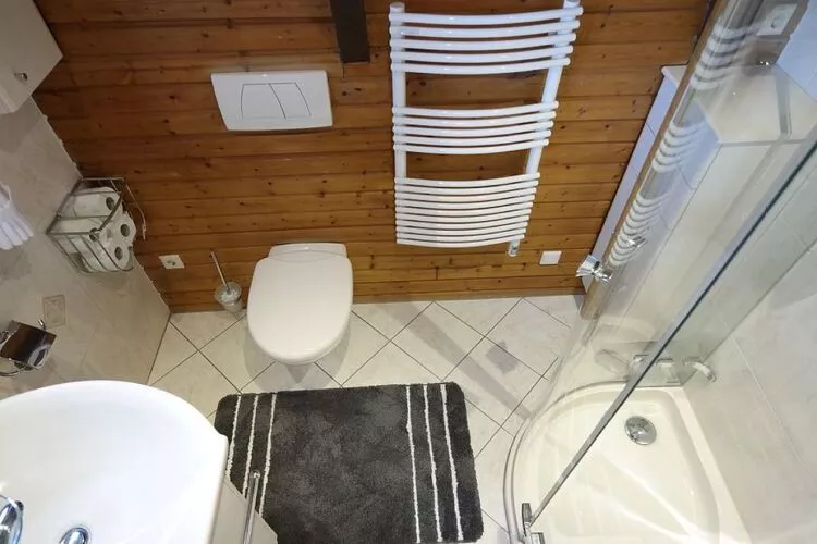 Nurdachhaus-Bathroom