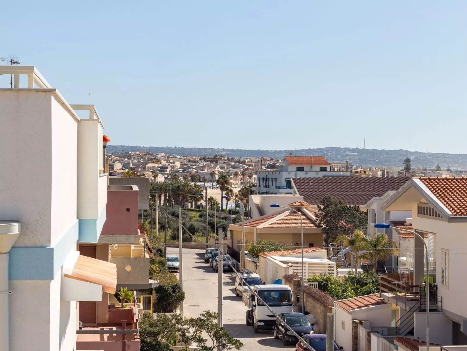 Appartement in Donnalucata mit Möblierter Terrasse und Meerblick-Outside