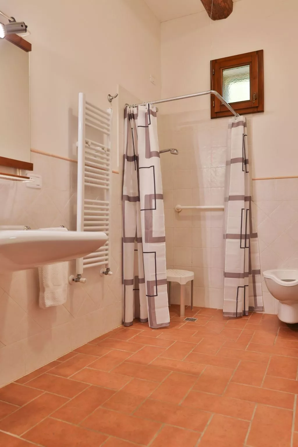 1-Schlafzimmer-Wohnung, die für Rollstuhlfahrer zugänglich ist-Image-tags.info