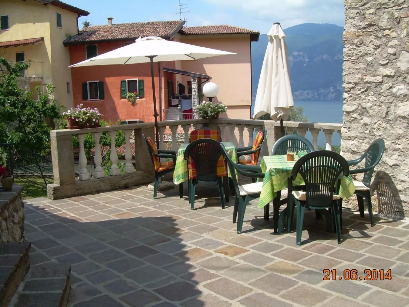 Mit Blick auf das Wasser-Draußen