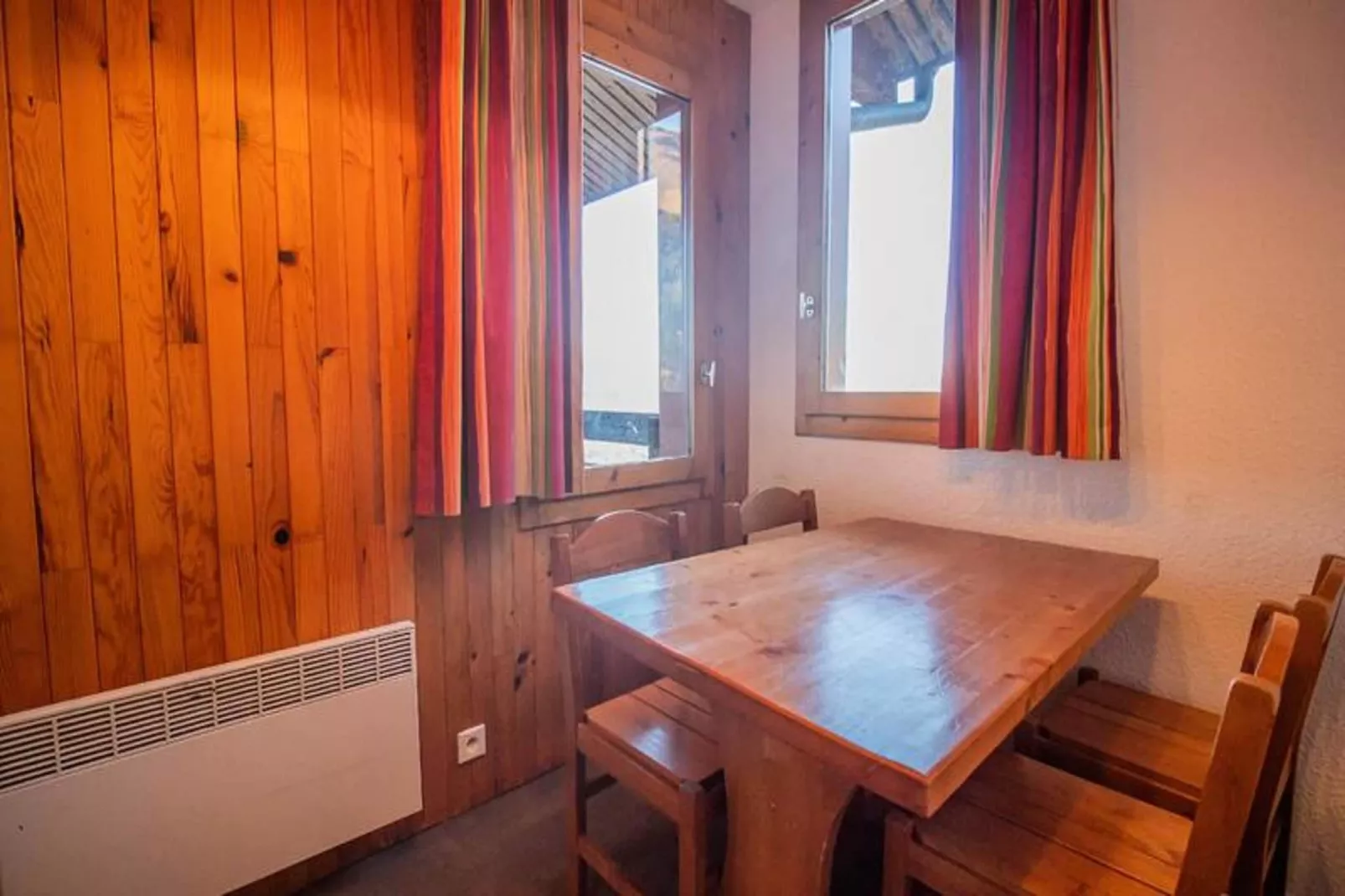 Résidence Portail G-Dining room