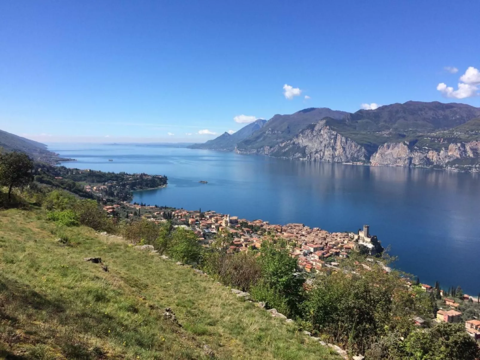 Rustiko-Landhaus mit Infinity-Pool und Seeblick-Dehors