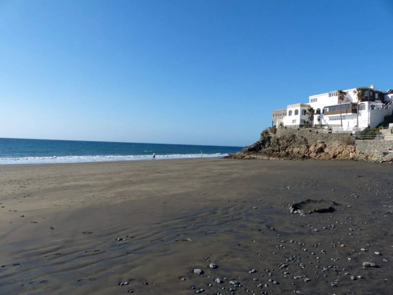 Bungalow auf einem Felsen direkt am Meer-Draußen