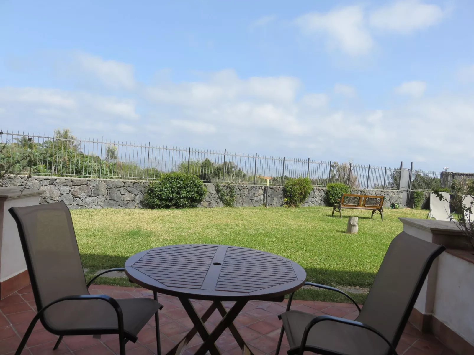 Einzimmerwohnung mit Terrasse-Draußen