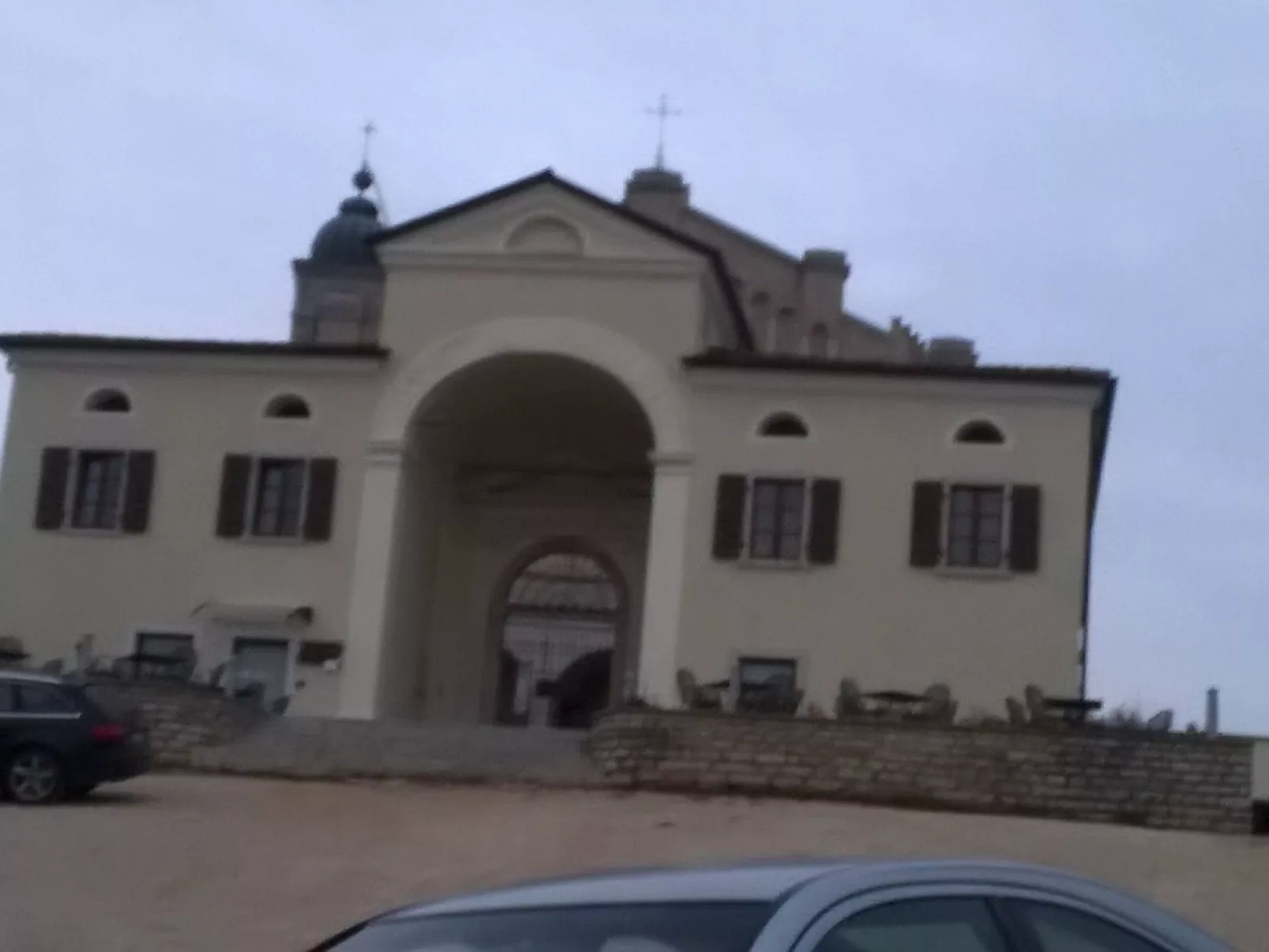 In einer Villa mit Garten und Blick auf den Gardasee-Outside