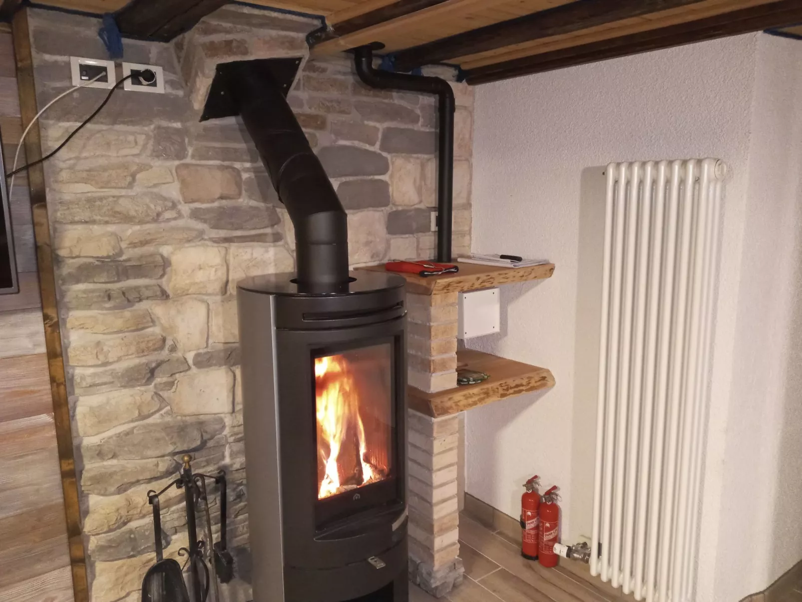 Freistehendes Haus mit eingezäuntem Privatgarten-Image-tags.info