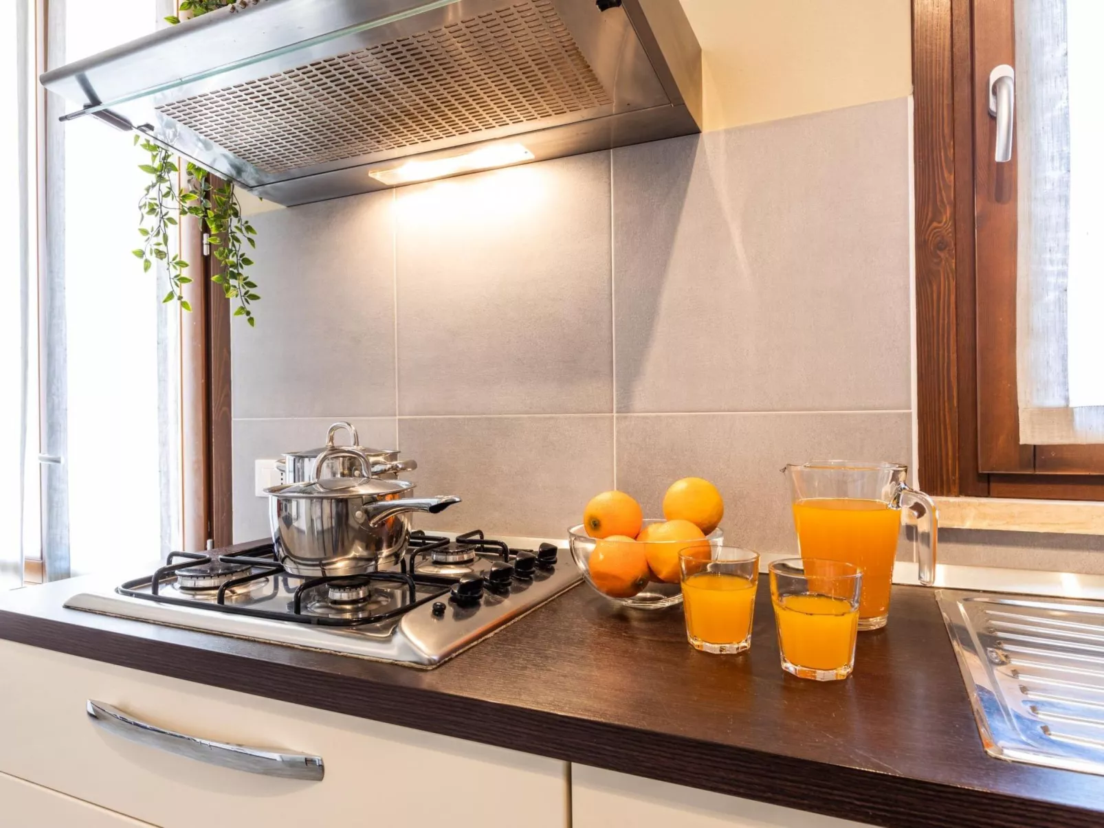 Wohnung mit separatem Eingang und kleinem privaten Innenhof.-Dedans