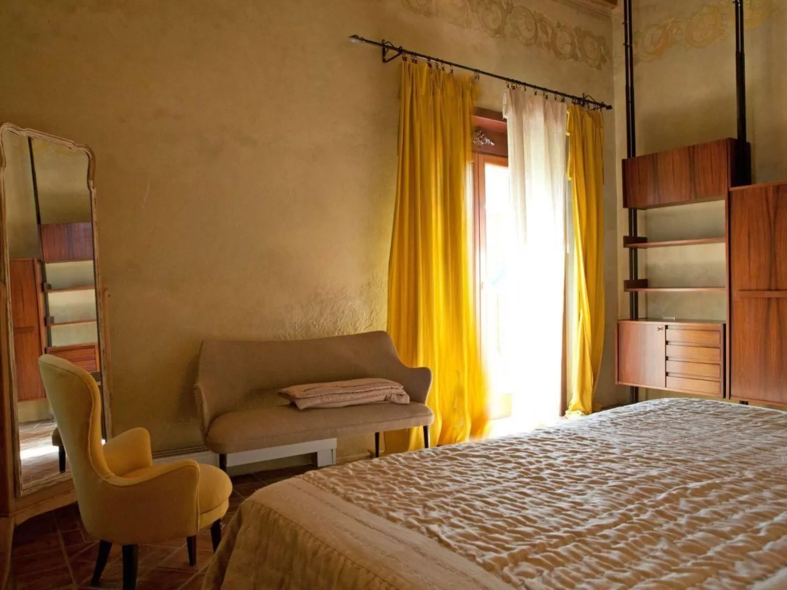 In Montescudaio mit Großem Garten-Image-tags.info