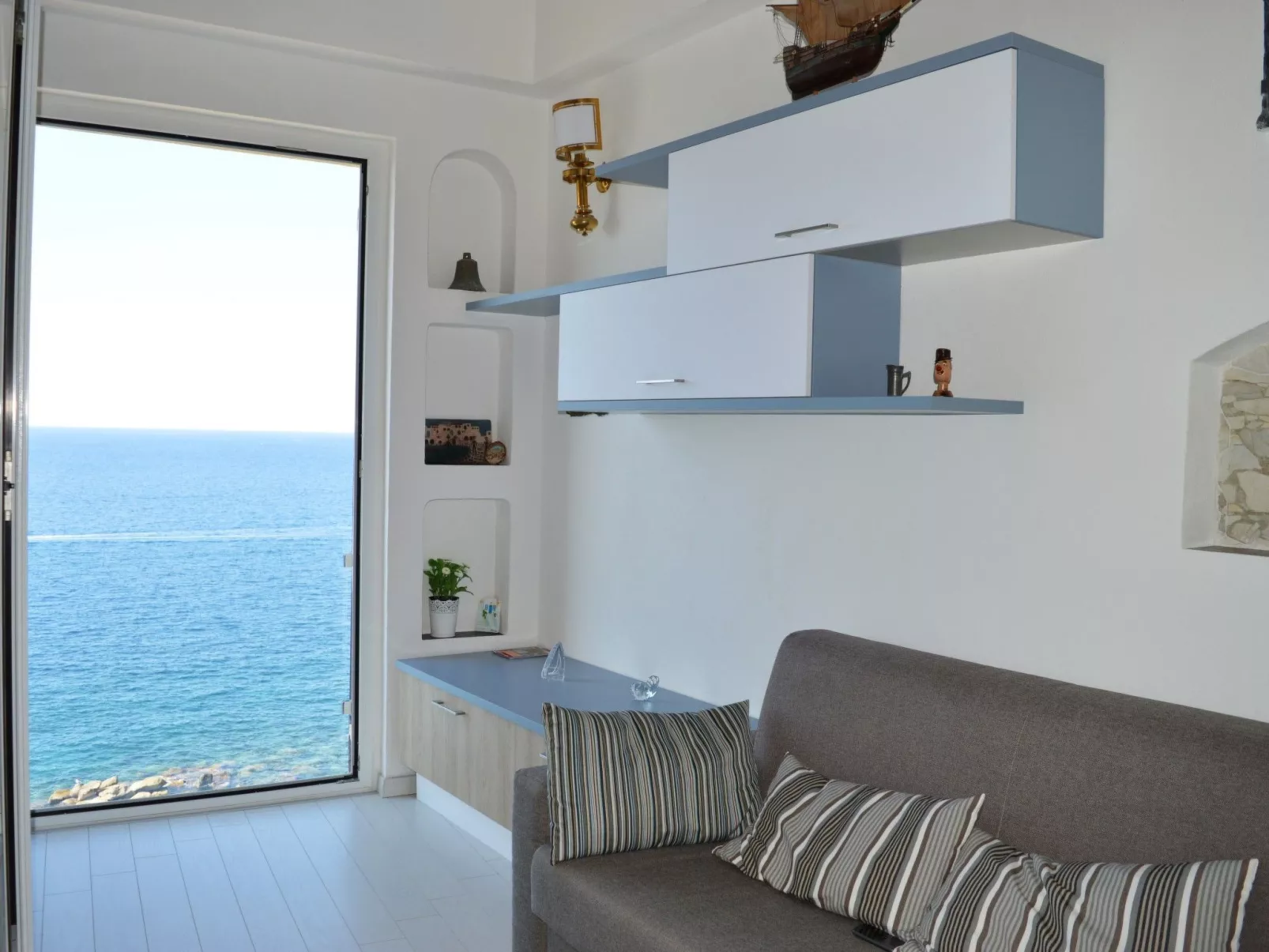 Charmantes Appartement in Moneglia mit Großer Terrasse-Dedans