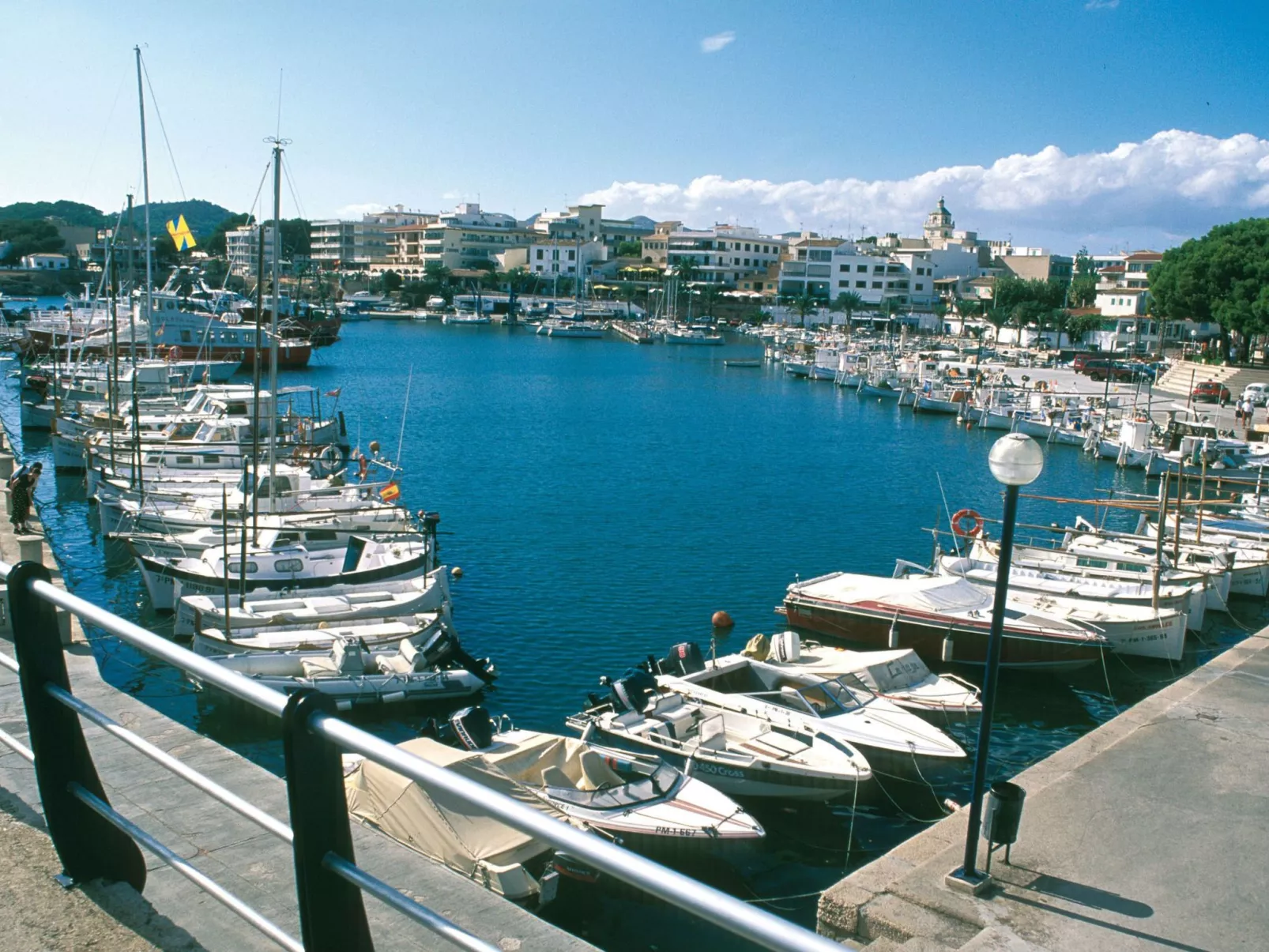 Landhaus mit Garten, Sonnenterrasse sowie überdachter Terrasse und Pool in Stra-Outside
