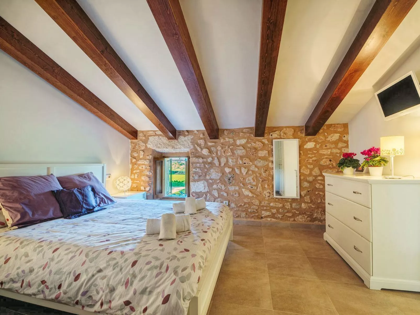 Luxuriöse Finca im modernen Stil mit Pool und Klimaanlage-Image-tags.info