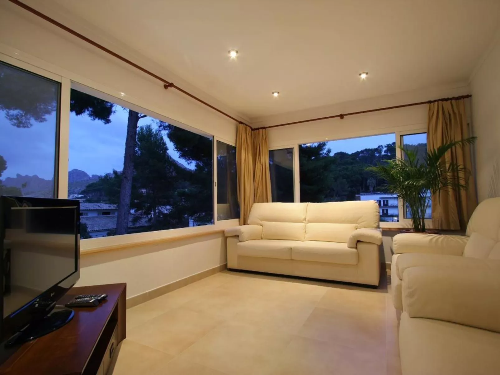 Villa Medina, Cala Sant Vicenç-Image-tags.info