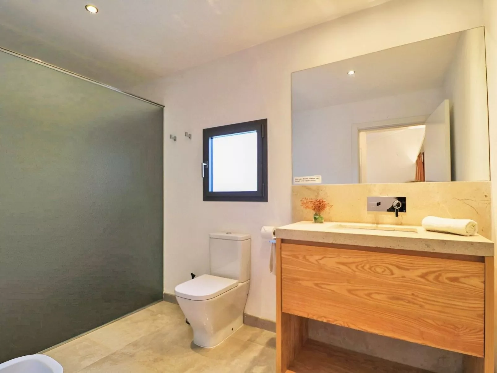 Modernes Haus in Meeresnähe-Image-tags.info