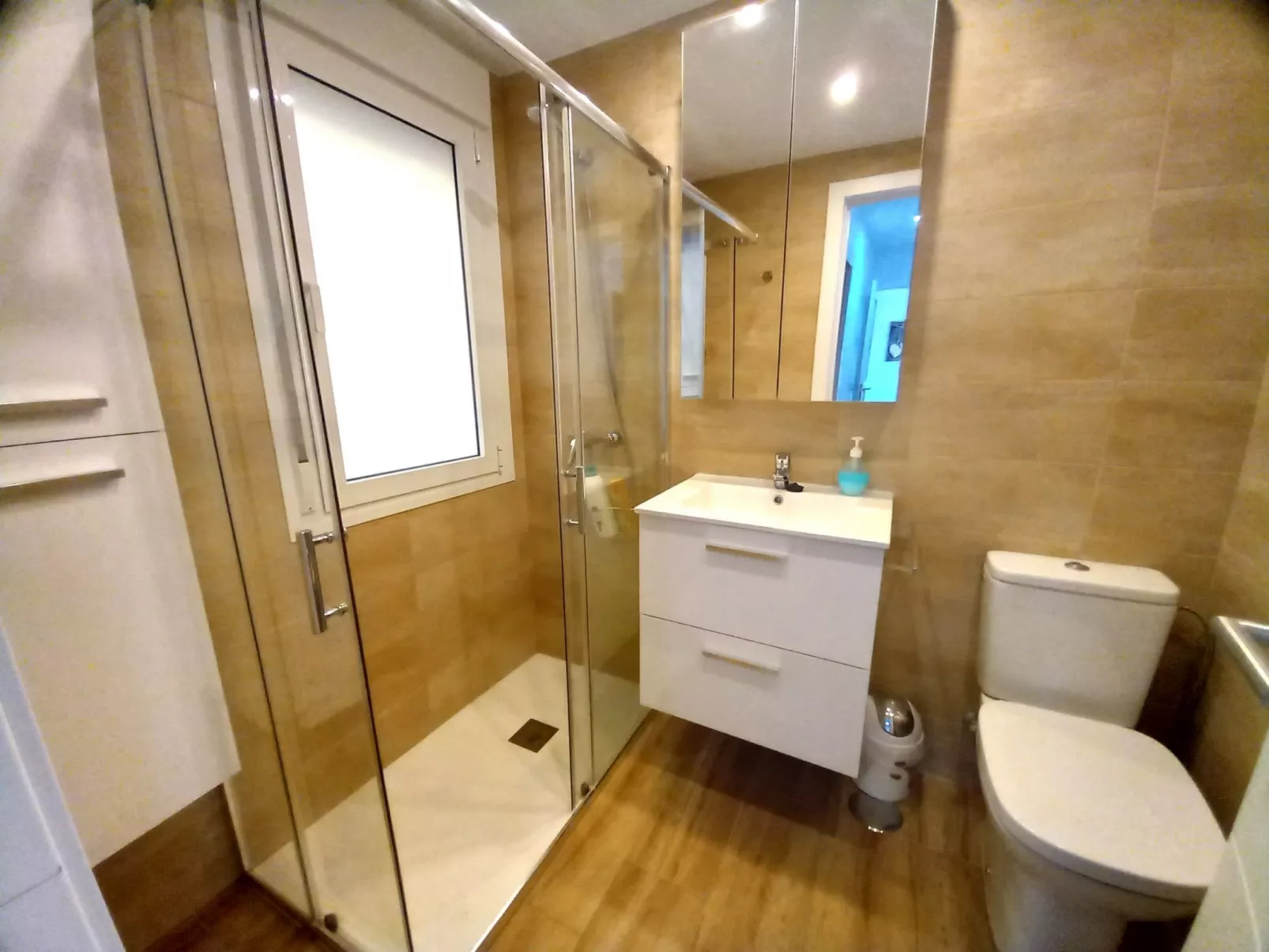 "Lagos de Miramar Deluxe-Drinnen