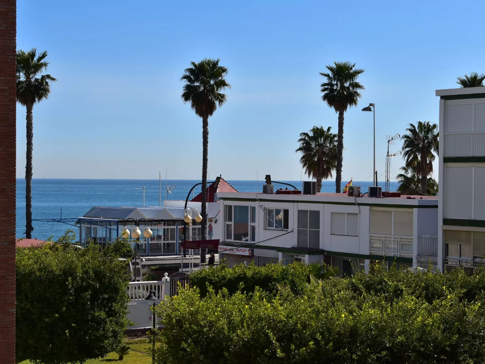 Helle und renovierte Ferienwohnung mit Balkon und tollem Blick auf das Meer-Outside