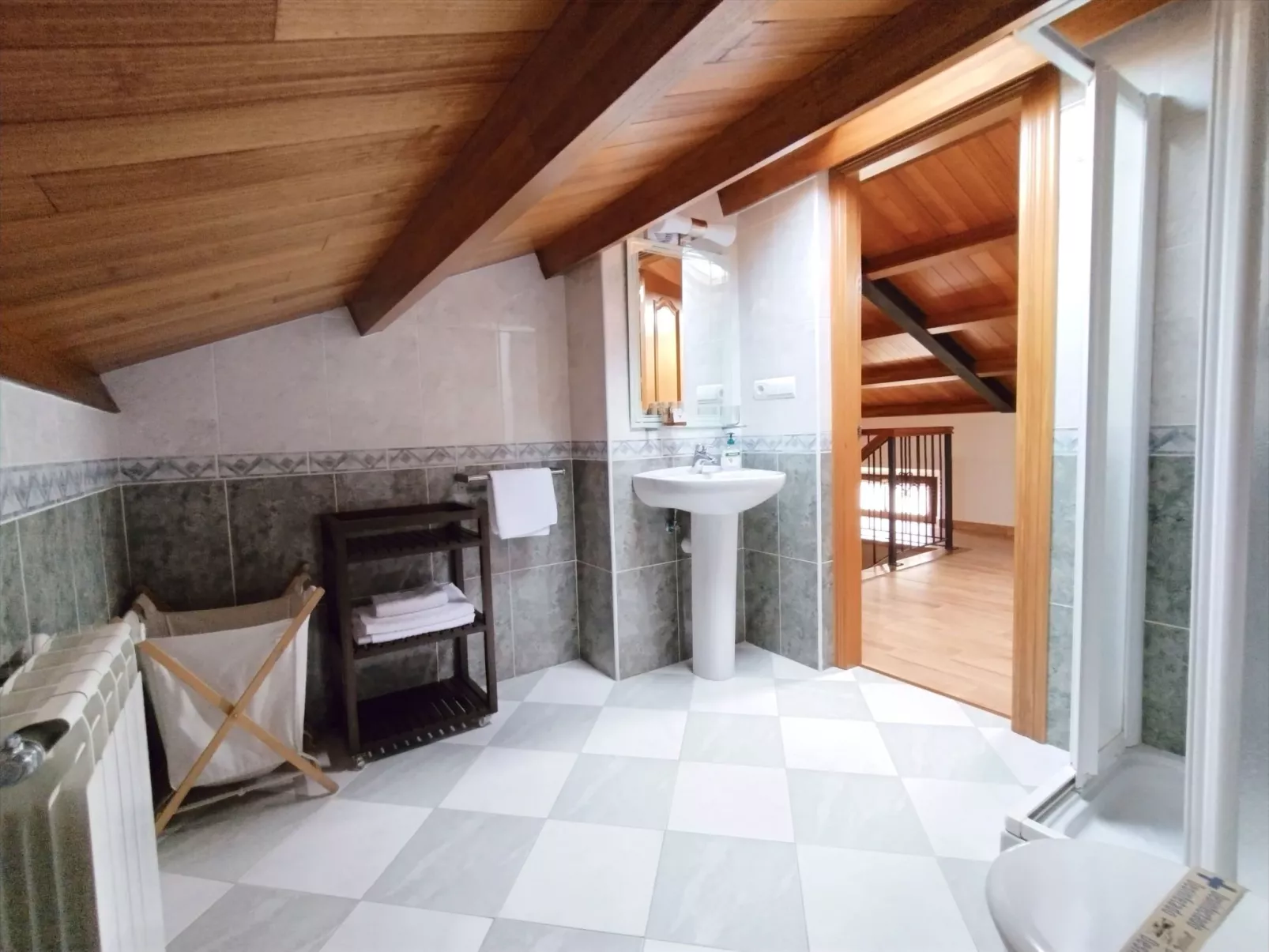 Schönes Duplex mit Aussicht, Pool und Garten-Image-tags.info