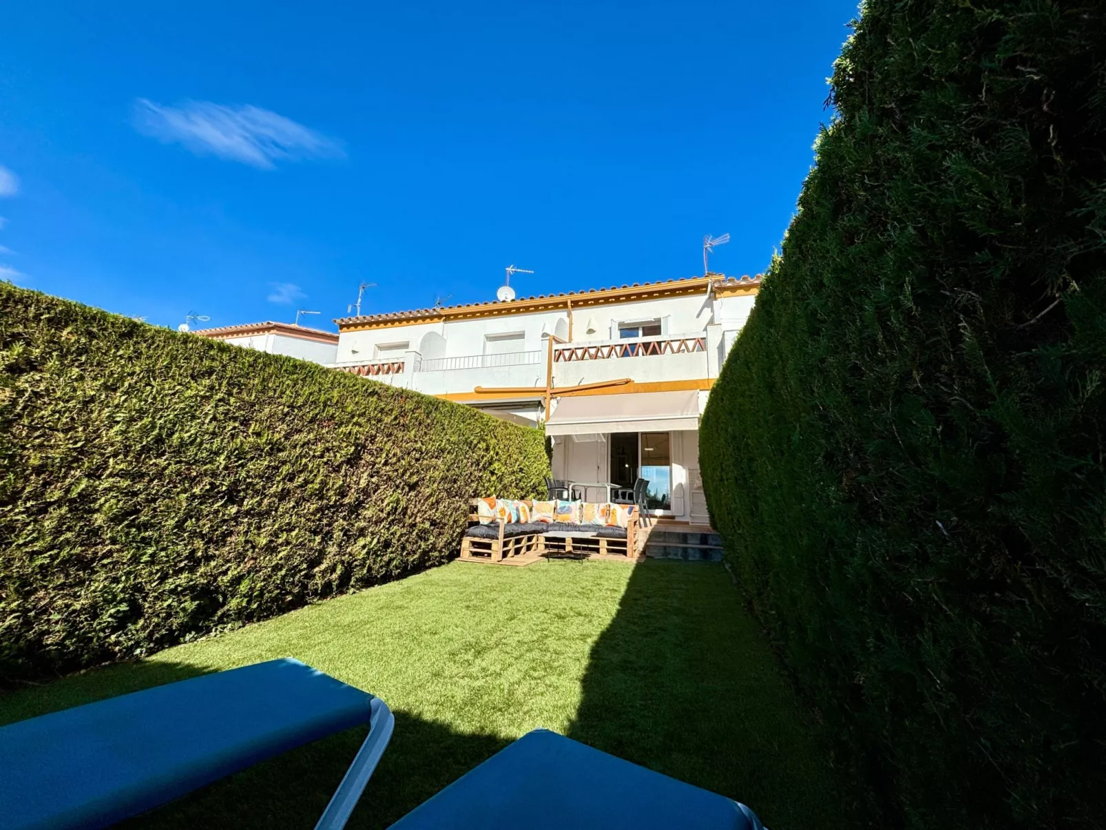 Casa Fluvià mit Gemeinschaftspool-Draußen