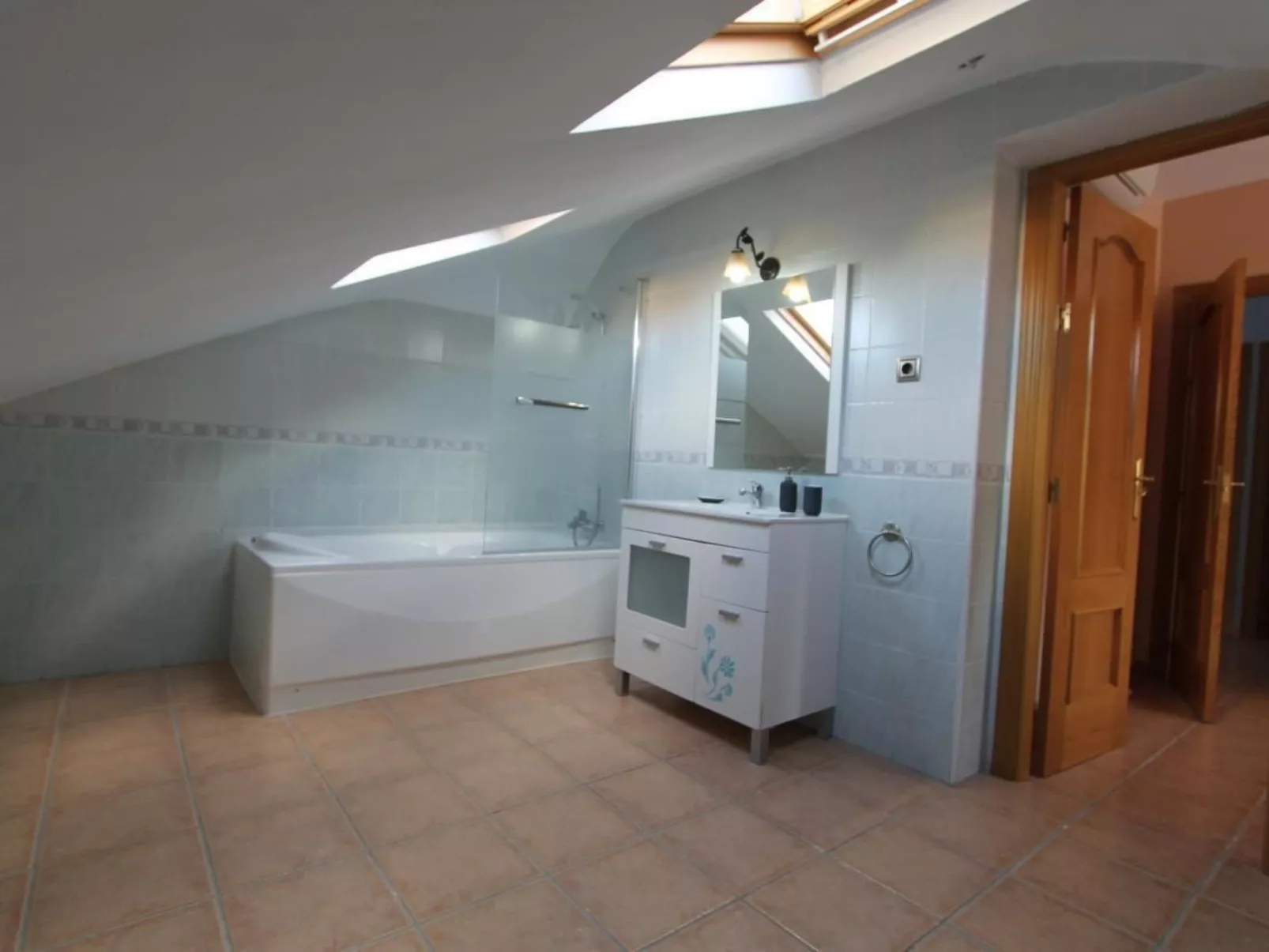 In Seseña mit großem Garten-Inside