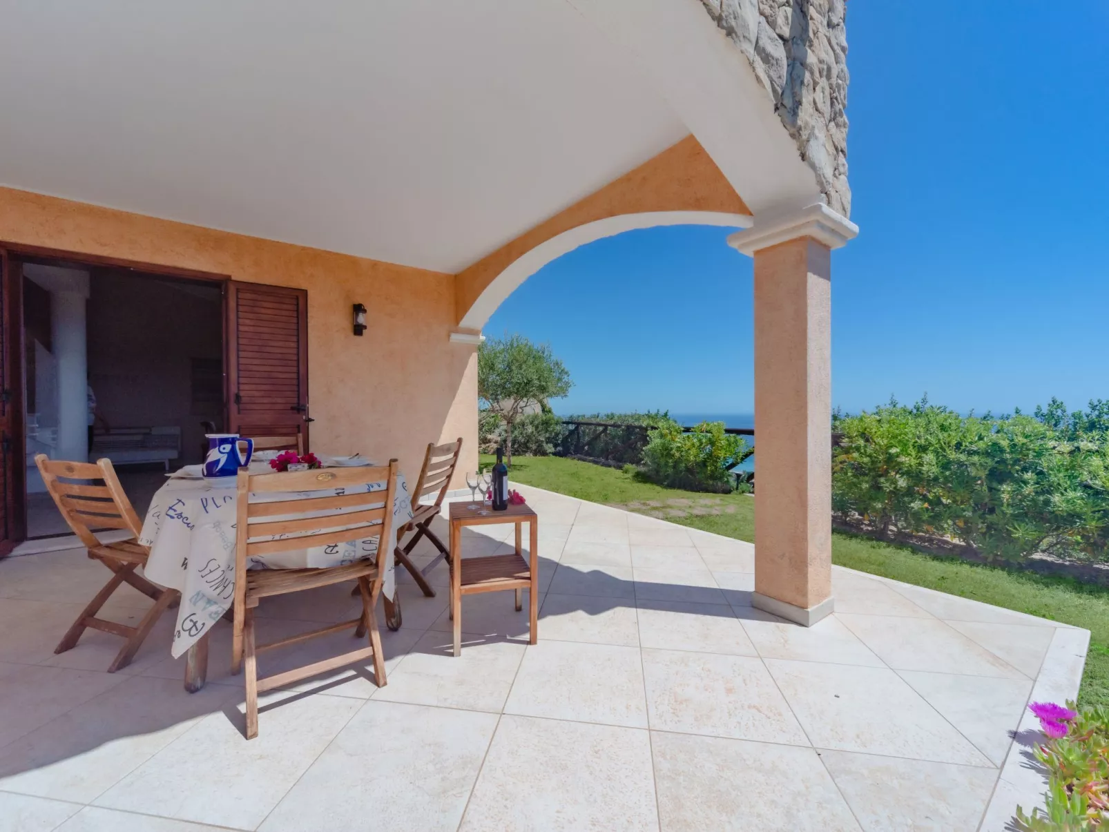 Moderne Villa mit atemberaubendem Blick auf die Küste-Outside