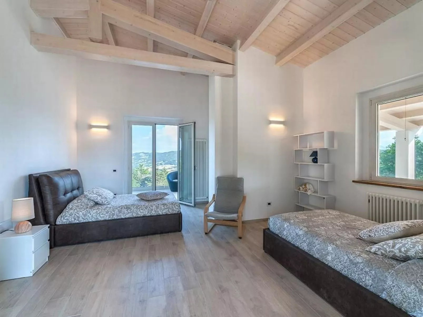 Villa Montefalcone, Außen- und Innenpool-Dedans