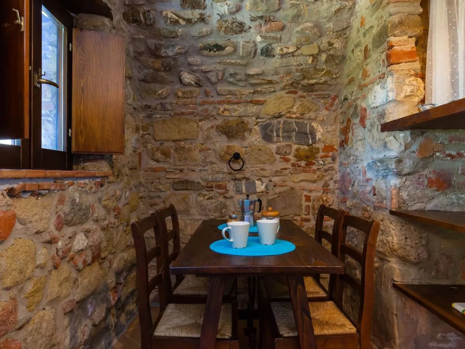 Il Pozzo - Zwei-Zimmer-Wohnung - 1 Schlafzimmer - 1 Badezimmer - Wohnküche - in-Drinnen