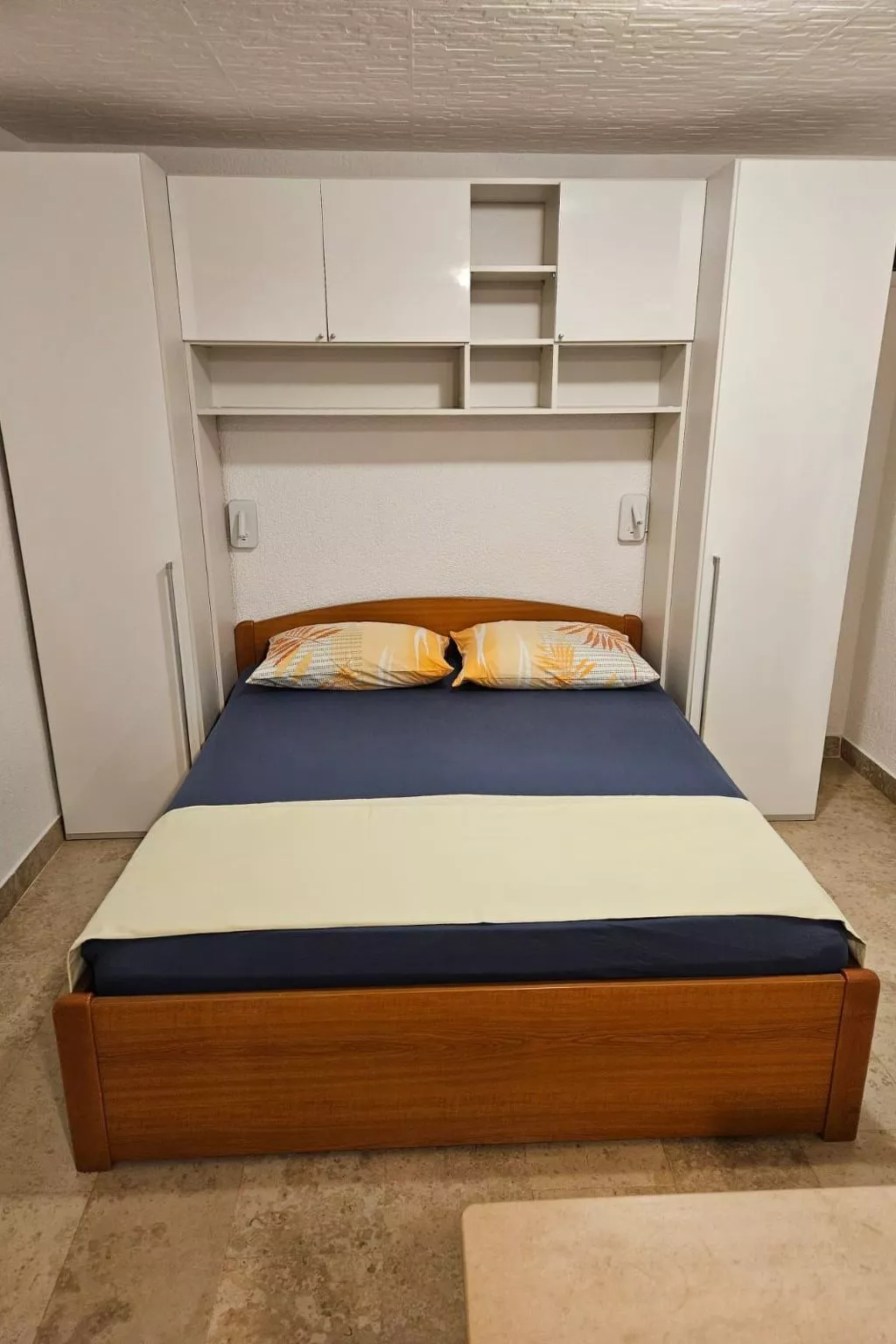 "Second" mit Terrasse-Drinnen