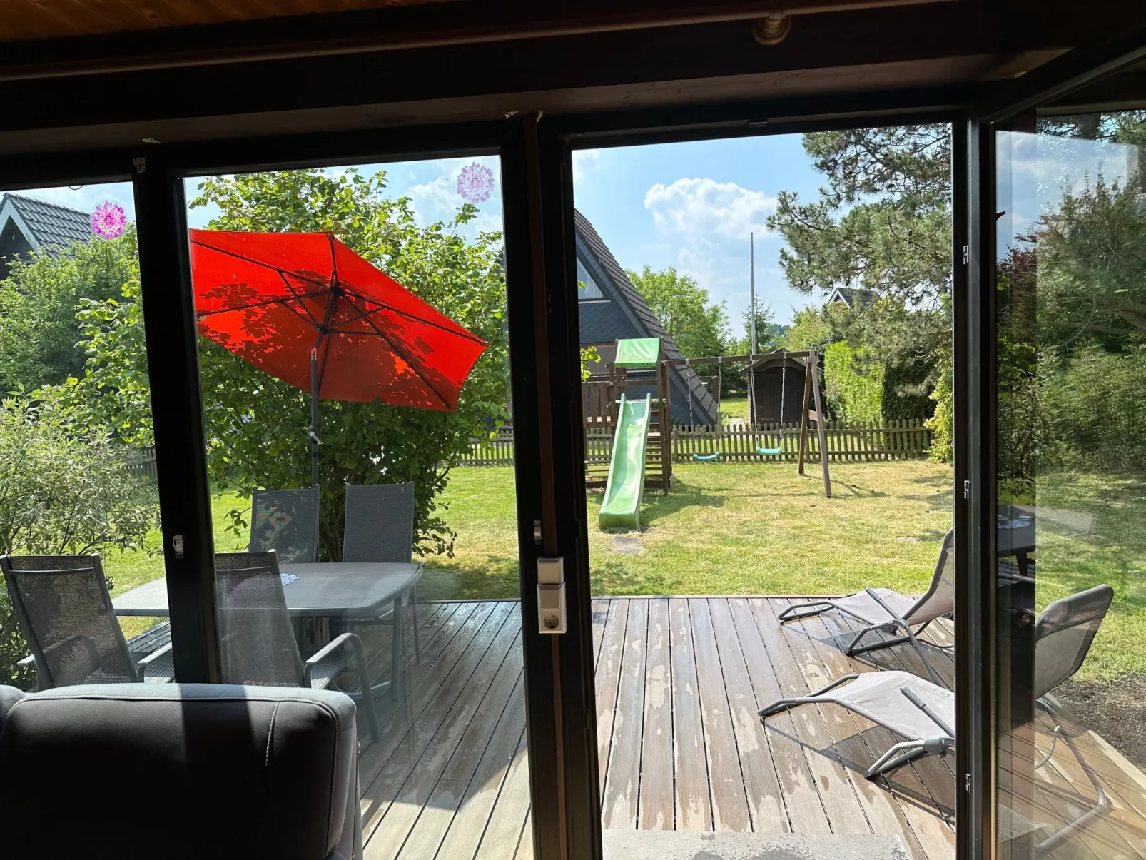 Mit Garten, Grill und Terrasse - Outside