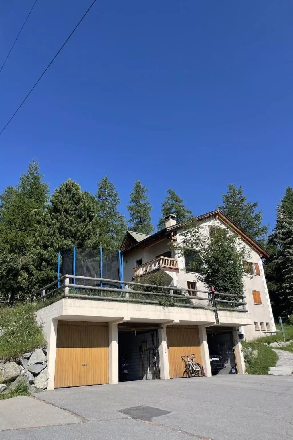 Chesa Muntanaia-Draußen