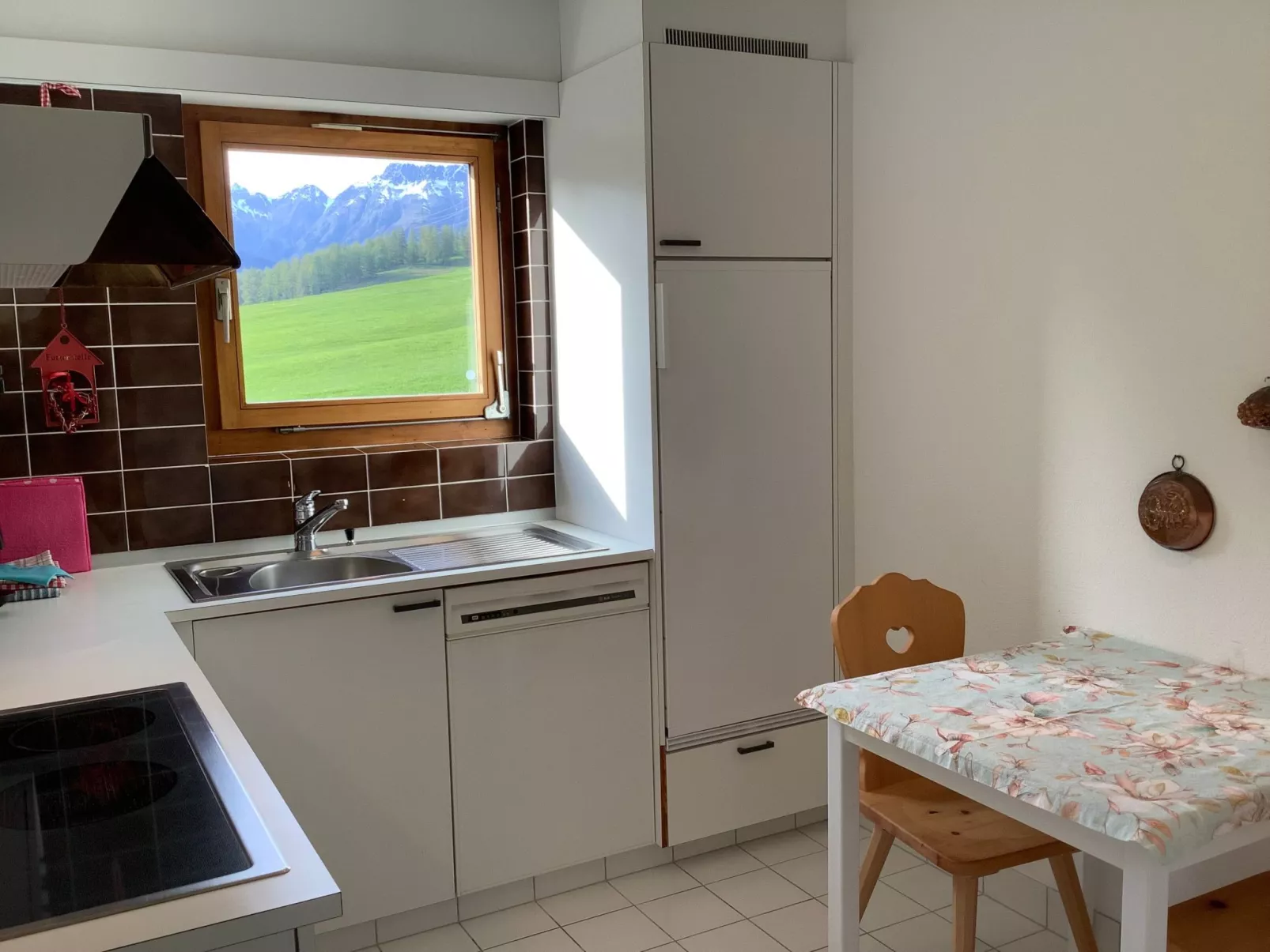 Chesa Auicula-Inside