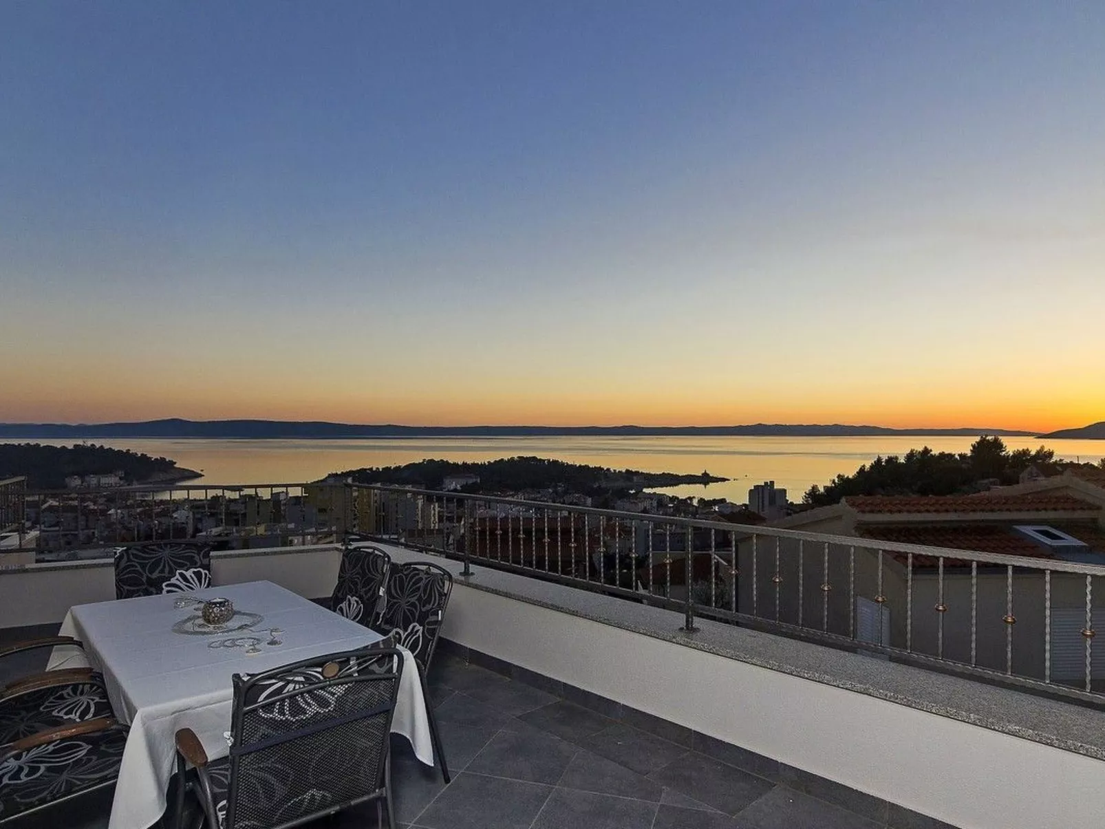 Penthousewohnung mit Whirlpool und Meerblick-Outside