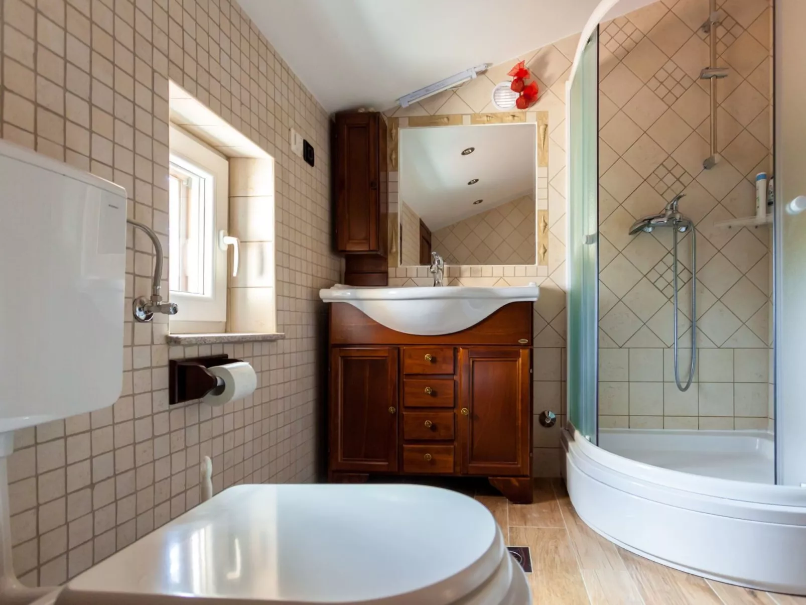 In der Nähe des Meeres, schöne und moderne Wohnung-Drinnen