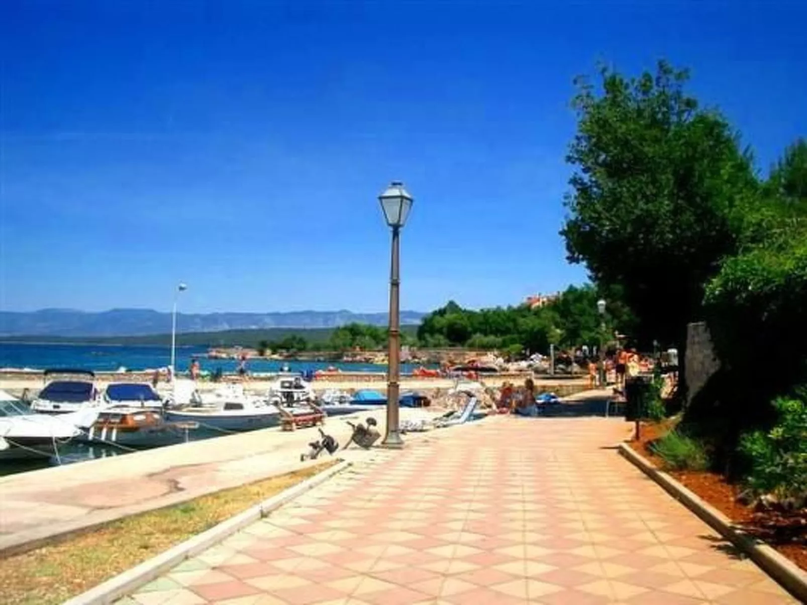 Mit Blick auf das Wasser-Outside